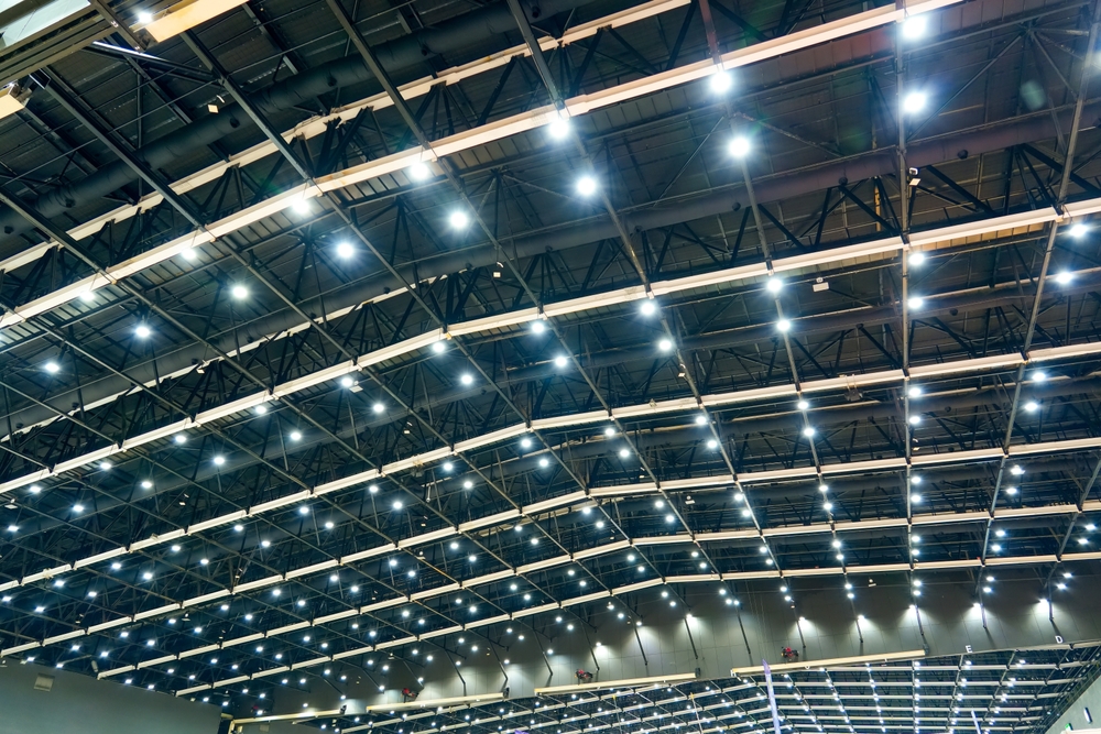 Éclairage LED professionnel moderne en entreprise